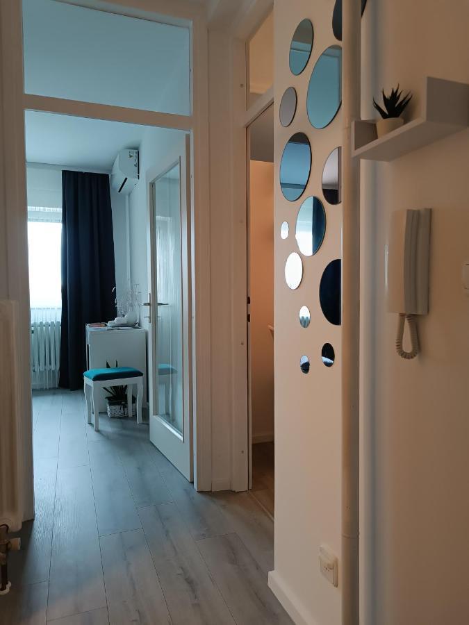 Apartman Vervis วาราชดีน ภายนอก รูปภาพ