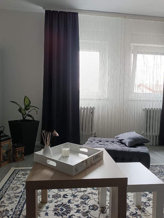 Apartman Vervis วาราชดีน ภายนอก รูปภาพ