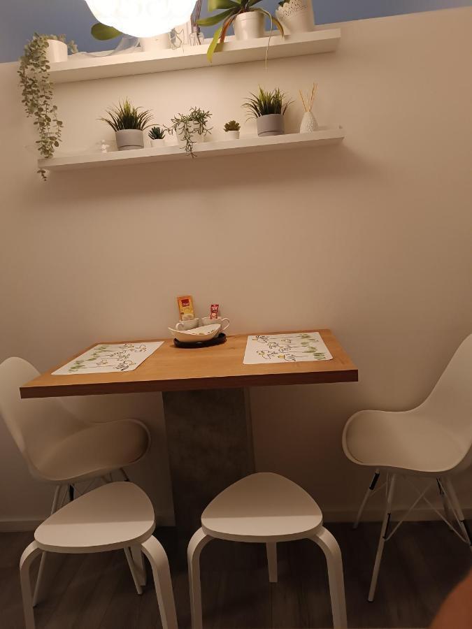 Apartman Vervis วาราชดีน ภายนอก รูปภาพ