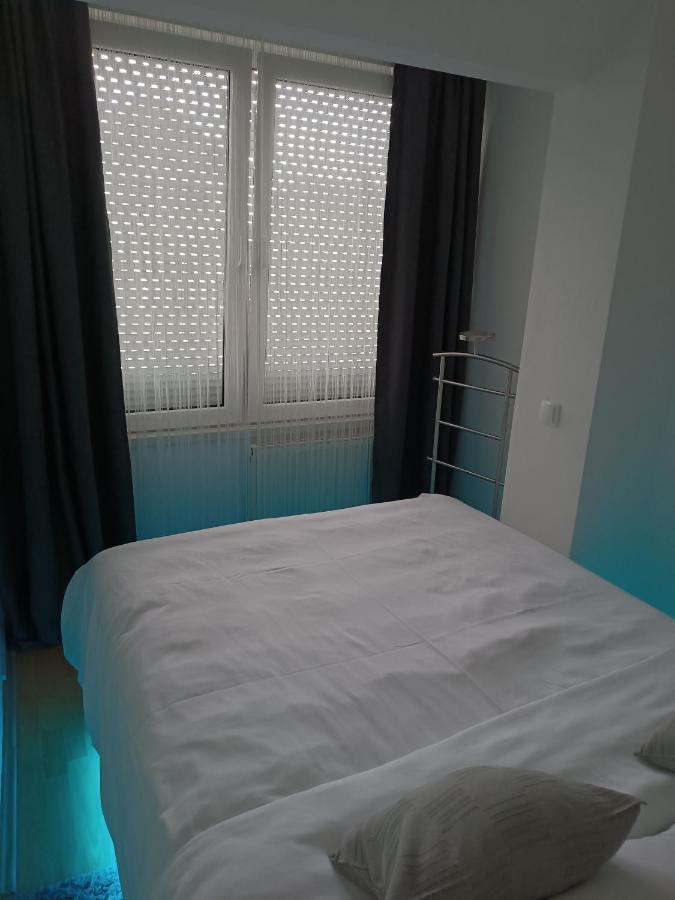 Apartman Vervis วาราชดีน ภายนอก รูปภาพ