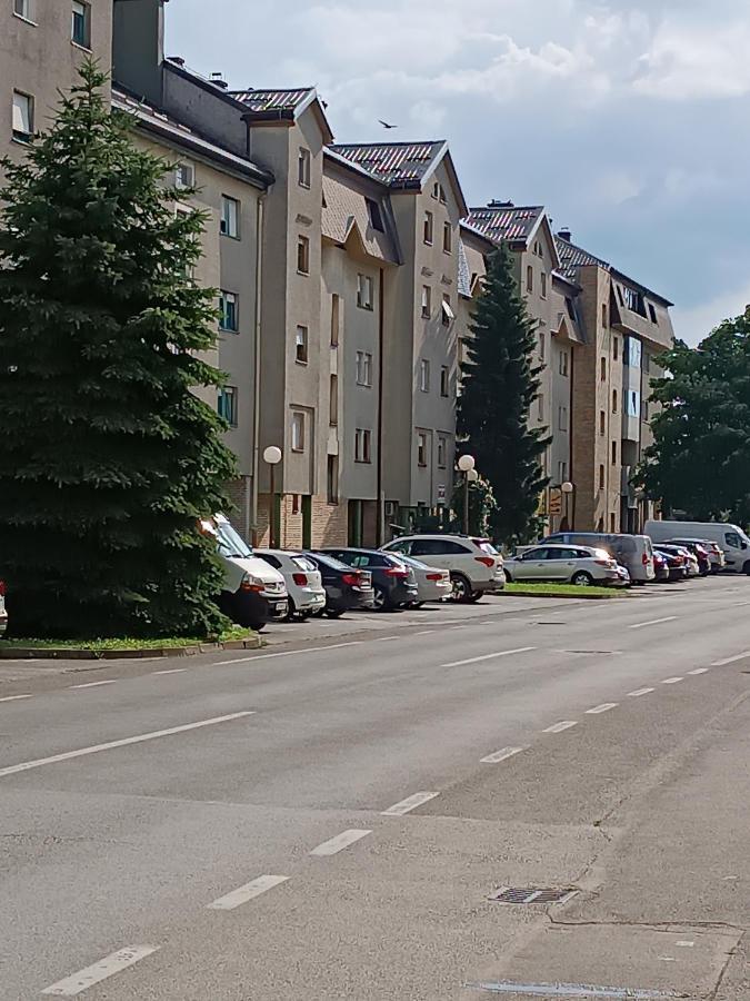 Apartman Vervis วาราชดีน ภายนอก รูปภาพ