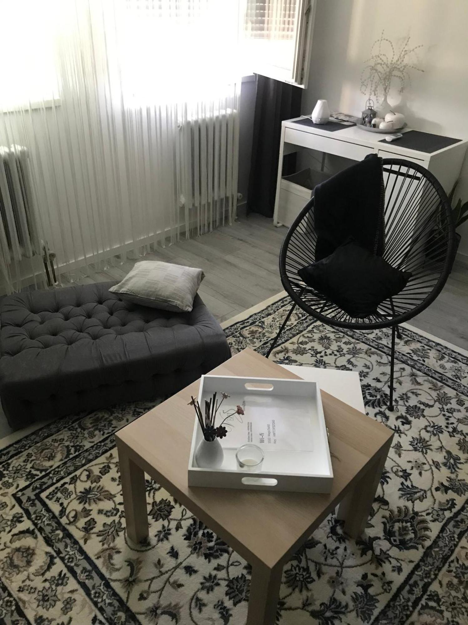 Apartman Vervis วาราชดีน ภายนอก รูปภาพ